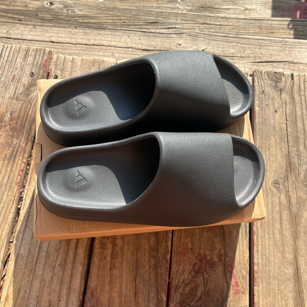 Black Yeezy Slides Size 8
